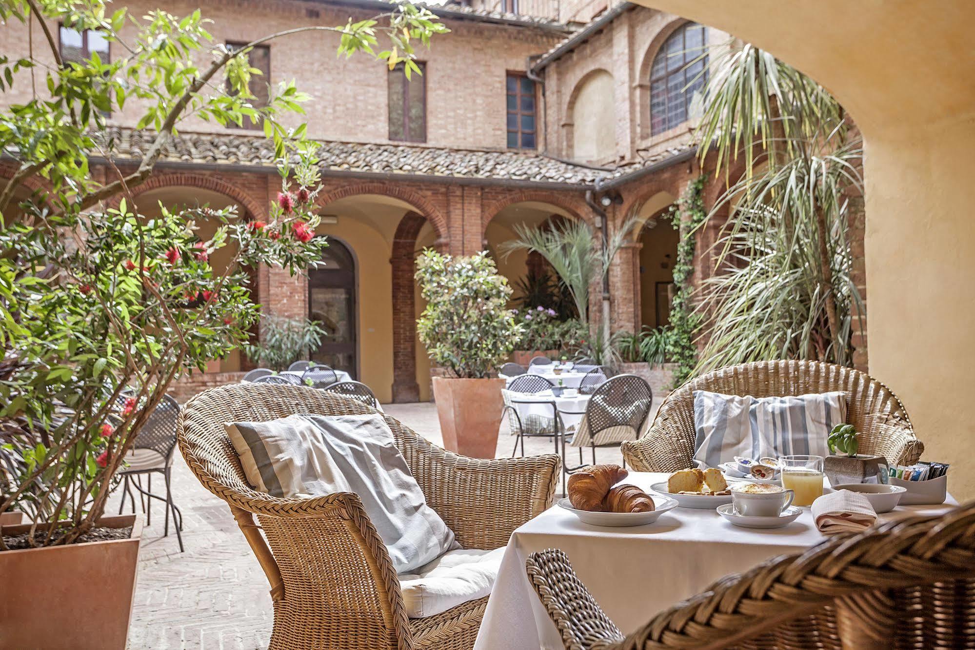 Hotel Il Chiostro Del Carmine Siena Exterior foto